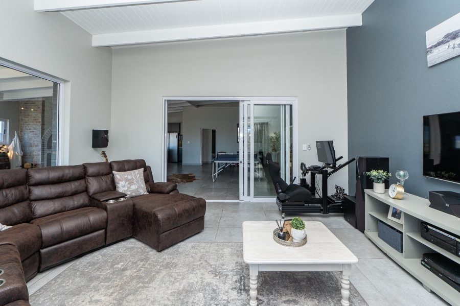 5 Bedroom Property for Sale in Myburgh Park Western Cape
